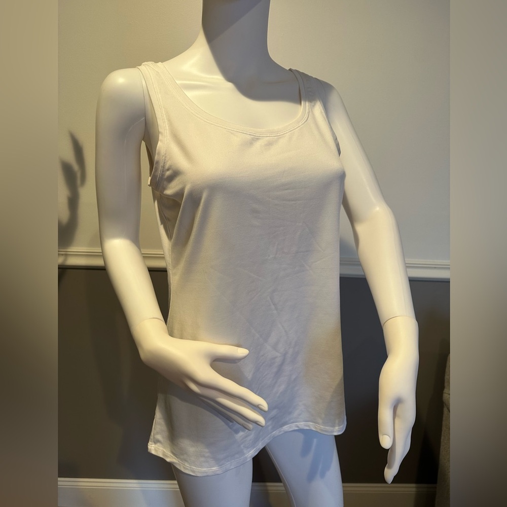 Dressbarn White Colored Rib Knit Stretch Sleeveless Top Top Size Medium